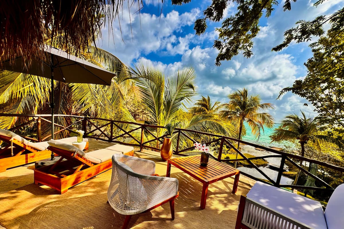 Royal suite, 1 kingsize bed, terras, uitzicht op meer | Terras