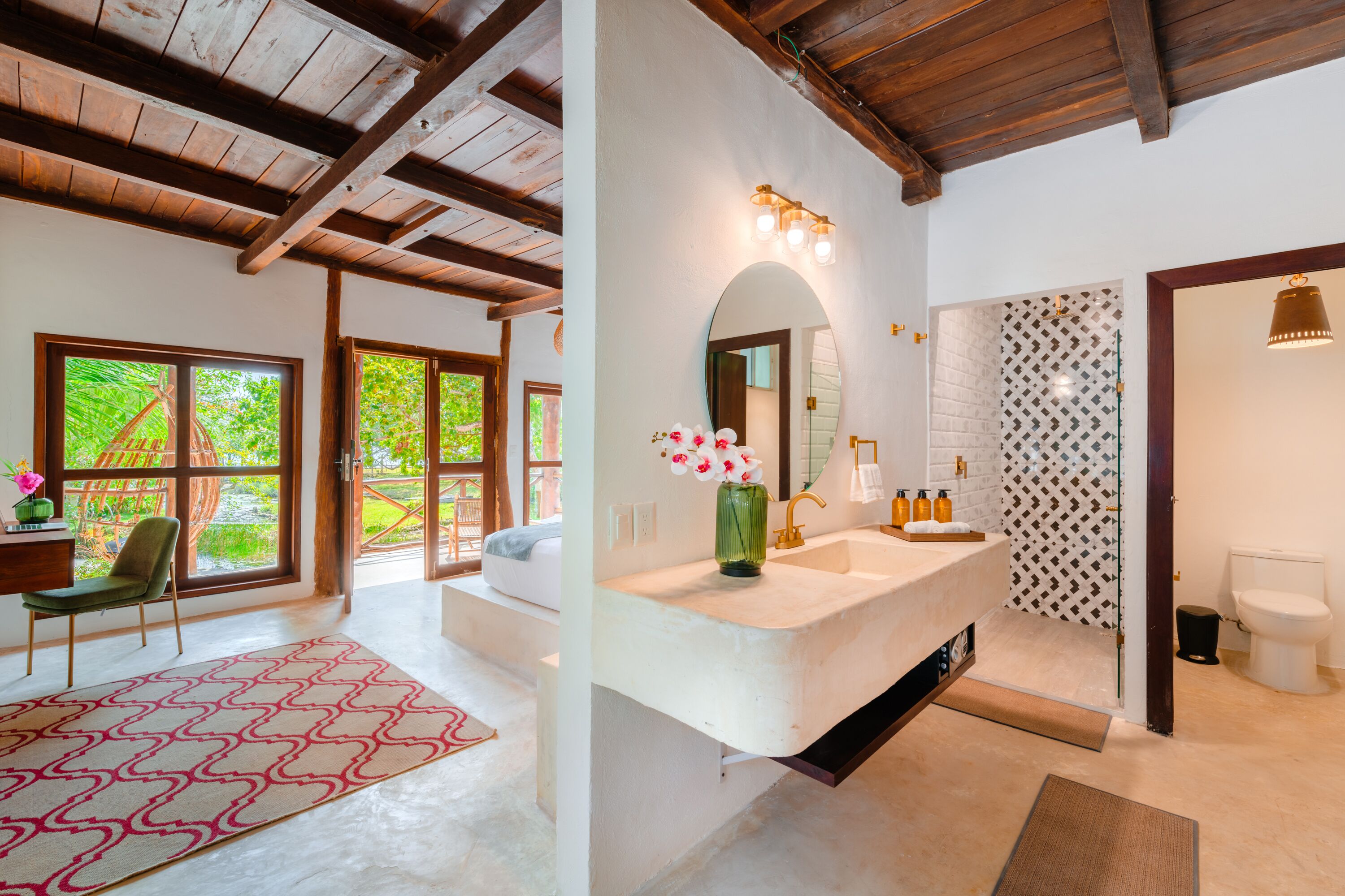 Deluxe Room, 1 King Bed, Balcony, Lagoon View | Bathroom | Shower, rainfall showerhead, hair dryer