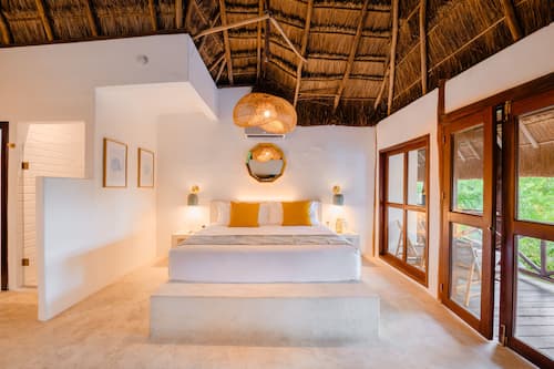 Chambre Deluxe, 1 très grand lit, balcon, vue sur la lagune | Literie de qualité, couette en duvet, minibar, coffre-fort