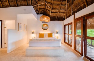 华丽客房, 1 张特大床, 阳台, 环礁湖景观 | 高档床上用品、羽绒被、迷你吧、客房内保险箱