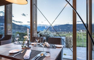 2 restaurantes; se sirve desayuno, almuerzo y cena; cocina italiana