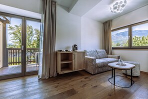 Suite – exclusive, badstue | Oppholdsområde | En 42-tommers Flatskjerm-TV med Parabol-TV