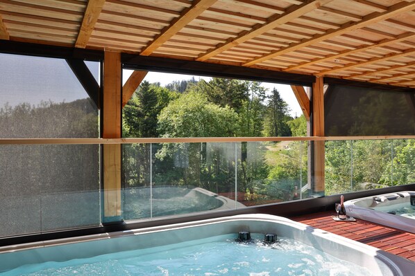 Bain à remous extérieur