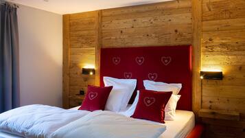 2 bedrooms, bed sheets