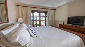 Luxury Villa | 5 bedrooms, premium bedding, down comforters, pillowtop beds - Casa Sol Los Suenos Resort & Marina (Jacó)