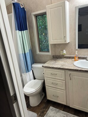 Hair dryer, towels, soap, shampoo - Escape to Bryson City, just a quick ride away from Great Smoky Mountains (Bryson City)