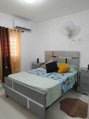 3 bedrooms, iron/ironing board, WiFi, bed sheets - 10 minuti dal aereoporto. Porta tutta la famiglia in questa fantastica casa (La Romana)