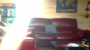 A living room with a red sofa, a coffee table, and a map on the wall. - Exceptionnel. Bateau Logement (Ailly-sur-Somme)