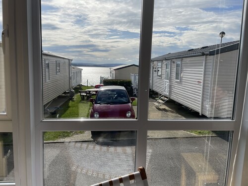 Water Lily lovely dog friendly caravan on Rockley Park, Poole Harbour + Sea View