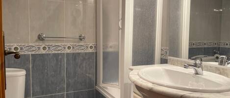Shower, towels