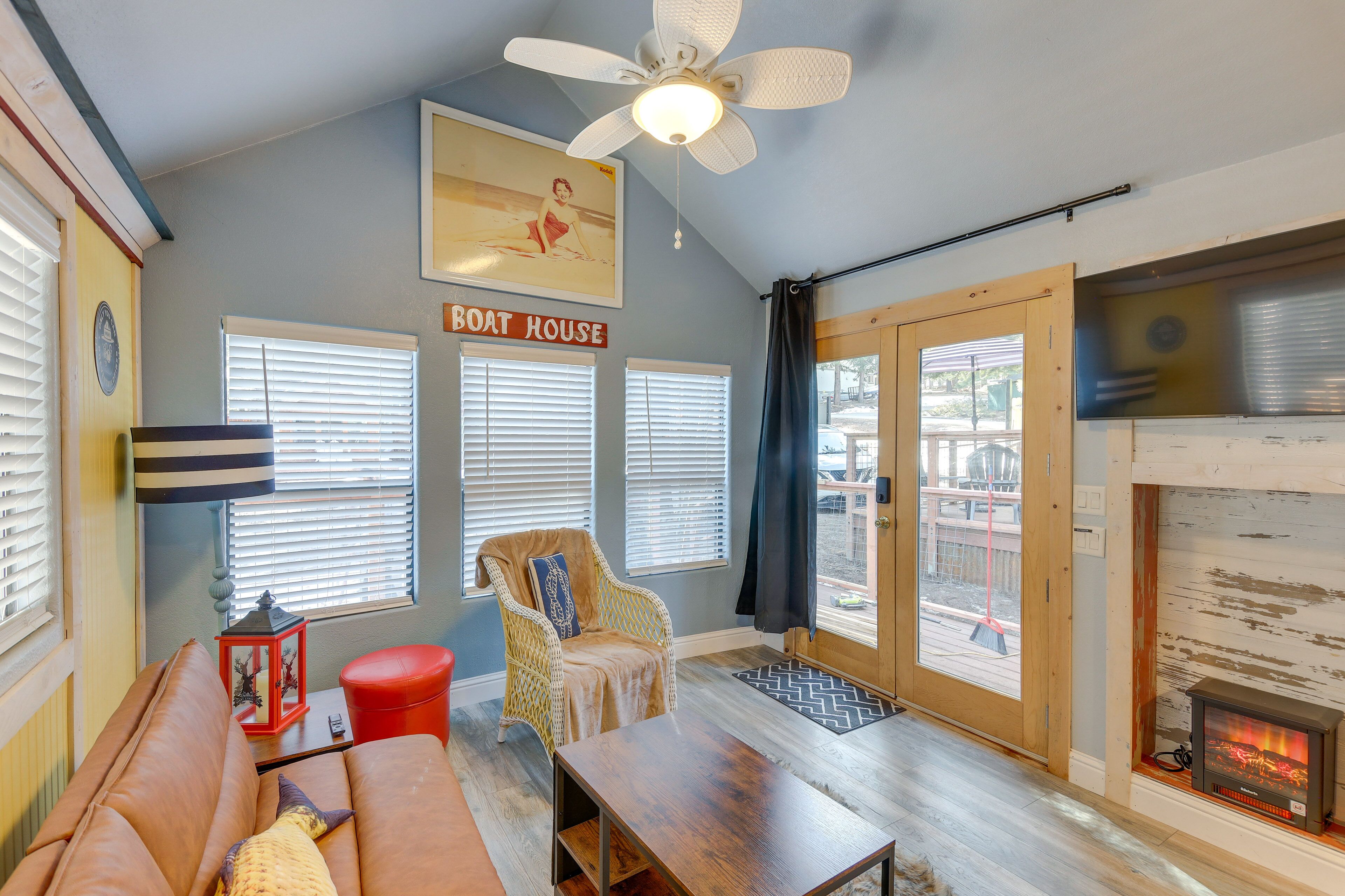Cozy Lake Almanor Cabin, Outdoor Adventures Galore - Chester, CA