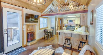Cozy & Restful Cabin, Steps to Lake Almanor