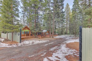Property grounds - Peaceful Lake Almanor Hideaway, Fish, Hunt + Hike! (Lake Almanor)