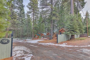 Exterior - Peaceful Lake Almanor Hideaway, Fish, Hunt + Hike! (Lake Almanor)