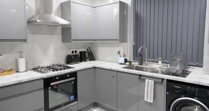 Manchester - 3 Bedroom House - Sleeps 5 - Etihcity