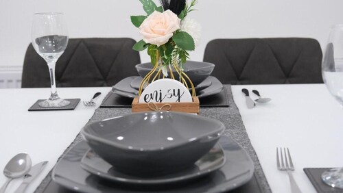 Manchester Entire 3-bed House, Sleeps 5 w/ Parking