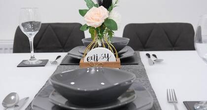 Manchester Entire 3-bed House, Sleeps 5 w/ Parking