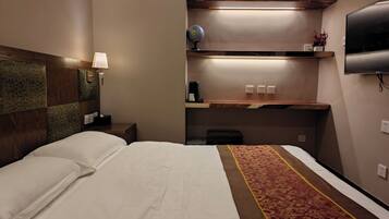 Economy Room | Desk, laptop workspace, blackout drapes, soundproofing