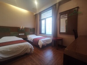 Quarto casal empresarial | Escrivaninha, espaço de trabalho para notebook, cortinas blackout