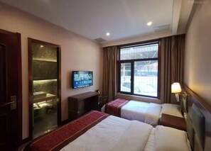 Chambre Triple Affaires | Bureau, espace de travail pour ordinateur portable, rideaux occultants