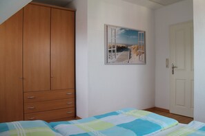 2 bedrooms, iron/ironing board, WiFi - Ferienhaus Pia- Urlaub mit Hund - Eingezäunter Garten (Wurster Nordseeküste)