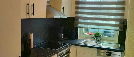 Mikrowelle, Ofen, Herdplatte, Geschirrspüler