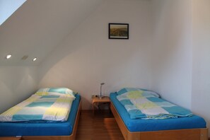 2 bedrooms, in-room safe, iron/ironing board, free WiFi