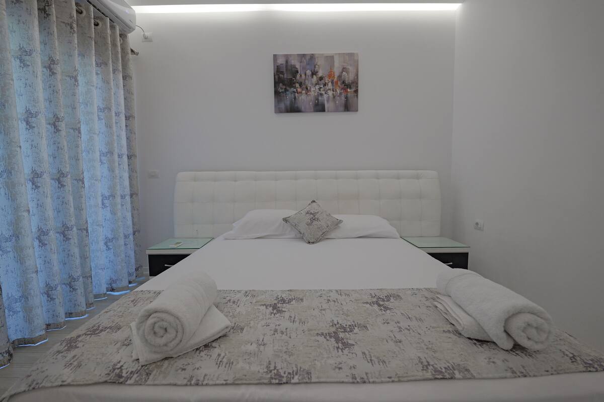 Double Room, Balcony | Soundproofing, WiFi (free), bed sheets