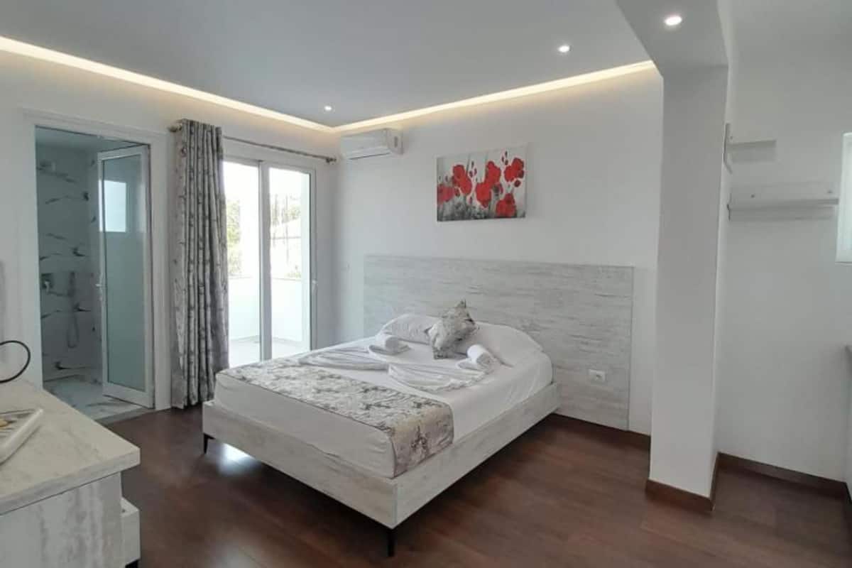 Family Suite | 1 bedroom, soundproofing, free WiFi, bed sheets