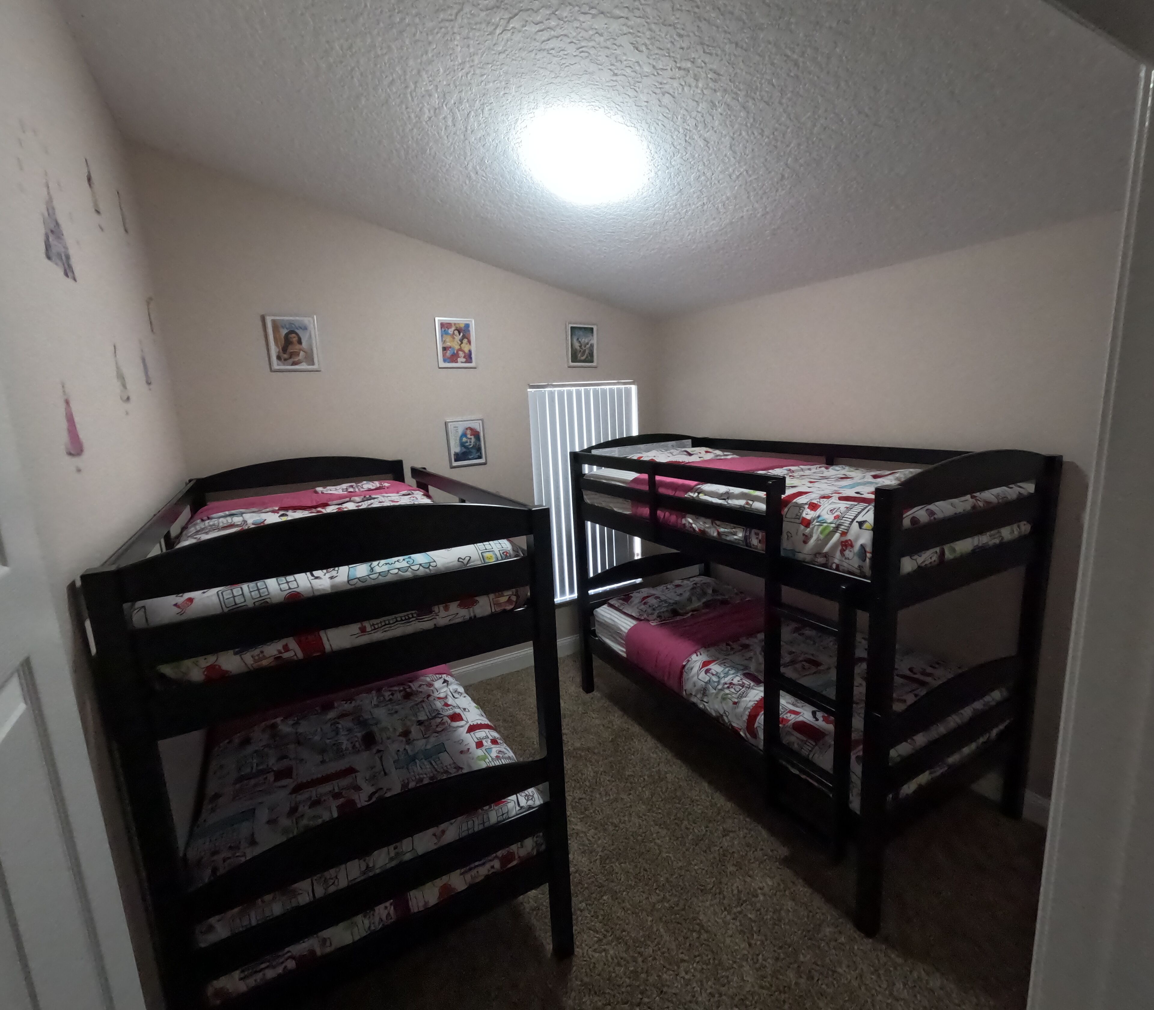 Charming 4-bedroom house in Davenport with Private Pool, AC, Wi-Fi and Game room