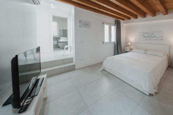 1 quarto, Wi-Fi de cortesia, roupa de cama