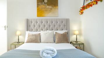 Apartment | 2 bedrooms, in-room safe, desk, iron/ironing board