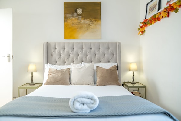 Apartment - Madika Homes Stunning 2-bed Apartment in Edgware (London)