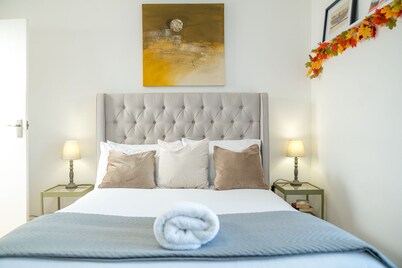 Madika Homes Stunning 2-bed Apartment in Edgware
