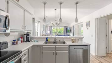 Coffee/tea maker, fridge, microwave, oven