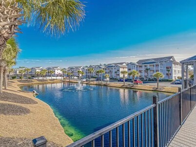Charming 2BR Condo w/Pools, Hot Tub & Waterway Views Near Myrtle Bch Attractions