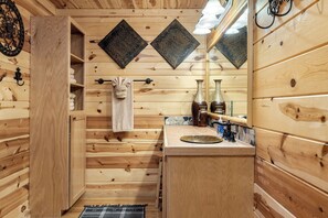 Chuveiro, toalhas de banho