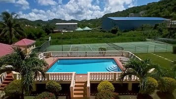 Outdoor pool, pool loungers