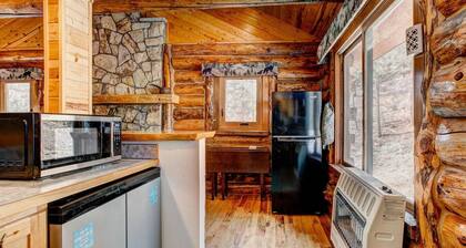 Charming Log Cabin!