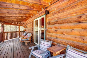 Terrace/patio - Charming Log Cabin! (Drake)