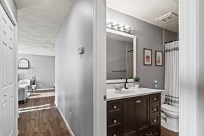 Bathroom - Easy access to the interstate and all that Springfield has to offer. (Springfield)