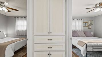 4 habitaciones, escritorio, tabla de planchar con plancha y wifi gratis