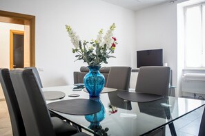 Dining - Elegant and quiet apartment in the heart of Rome, two minutes from the metro (Roma)