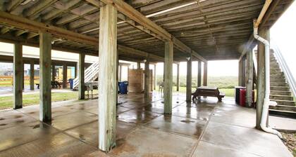 Gorgeous FRONT ROW beach house, recently remodeled 3-bedroom
