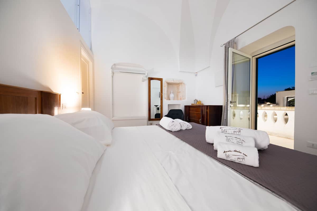 Superior Double Room | 1 bedroom, in-room safe, desk, free WiFi