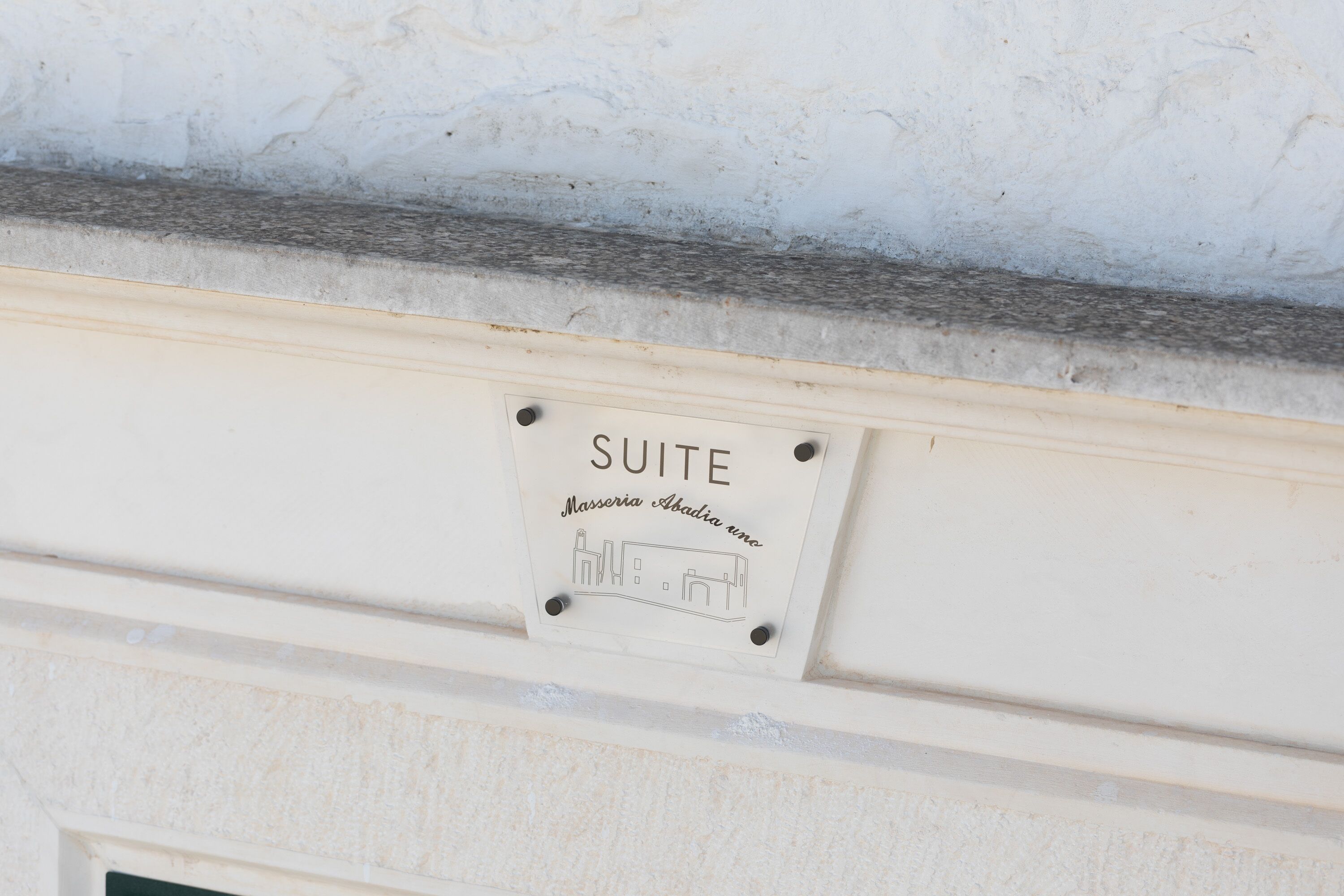 A sign indicating a suite with a simple line drawing of a building.