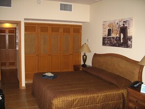 3 quartos, ferros/tábuas de passar roupa, Wi-Fi, roupa de cama