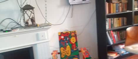 Smart TV, ping pong, books, music library