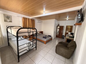 Room - Family Hotel (Cahuita)