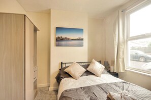 3 bedrooms, iron/ironing board, free WiFi, bed sheets